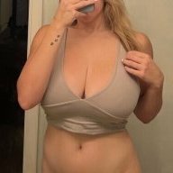 CurvyLeah