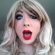 BlondeSissyBimboi