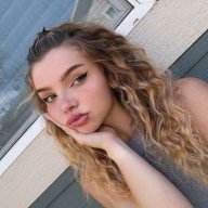 PetiteBlondie