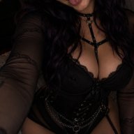 curvygoth9